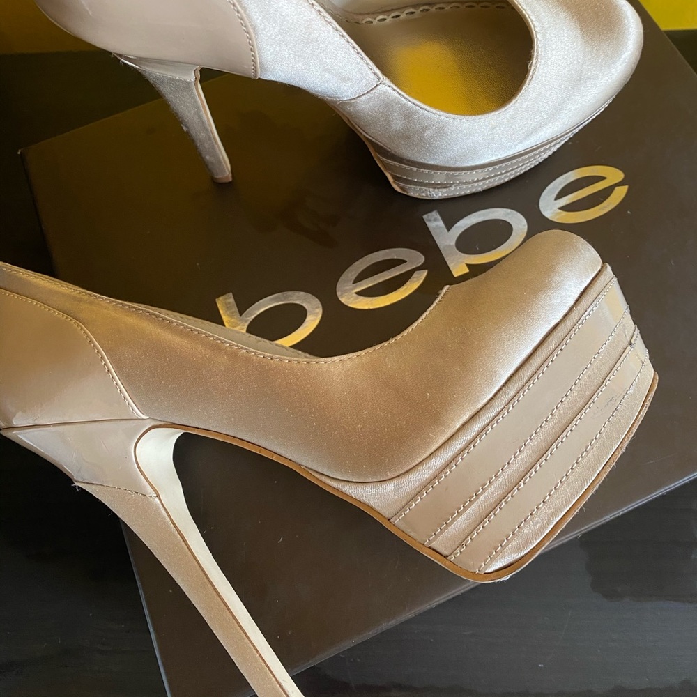 Bebe Beige Satin Platform Pump 👠